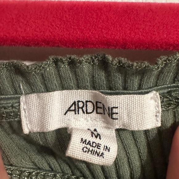 3/$20 ✨Green top​​ - Picture 3 of 4